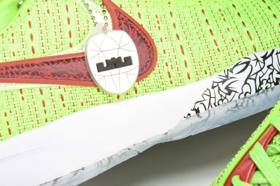 Stocking Stuffer  LeBron 20  FJ4955-300 Nike 0318